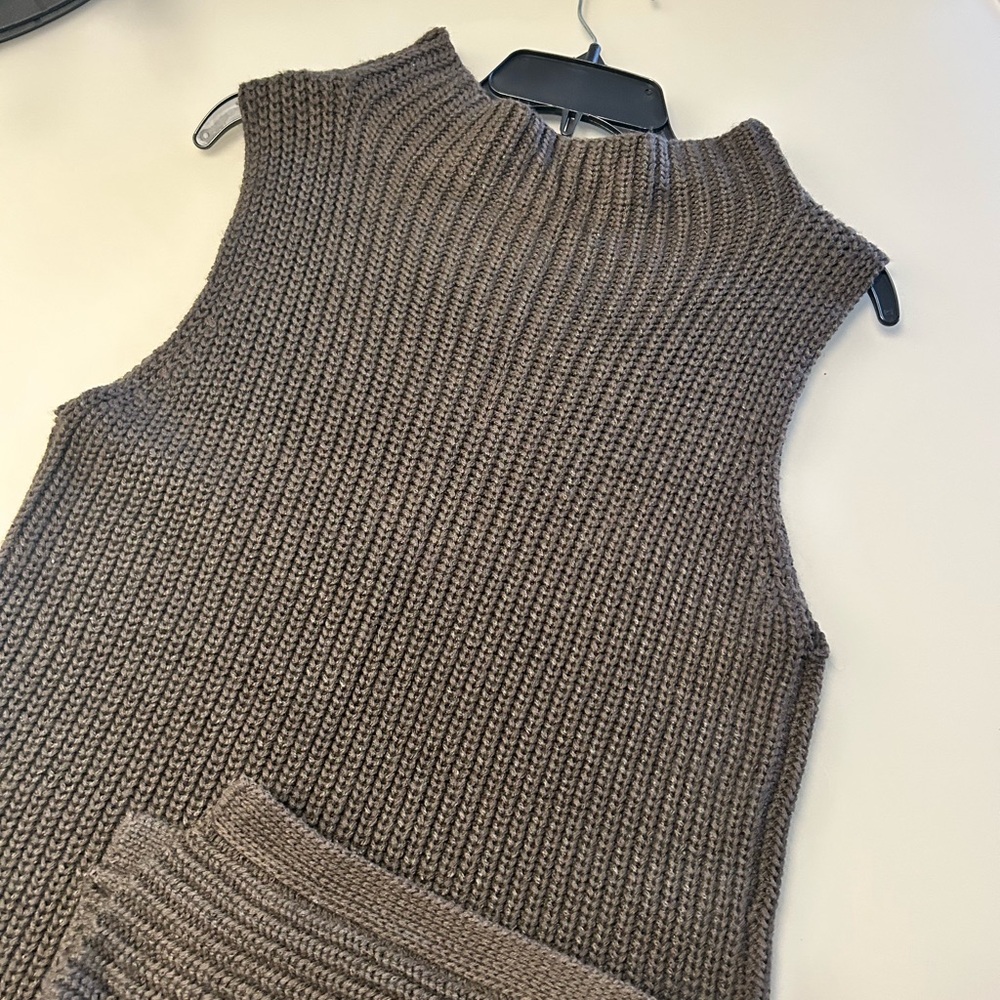 Cloth Olive Green/Brown Sleeveless Knit Sweater